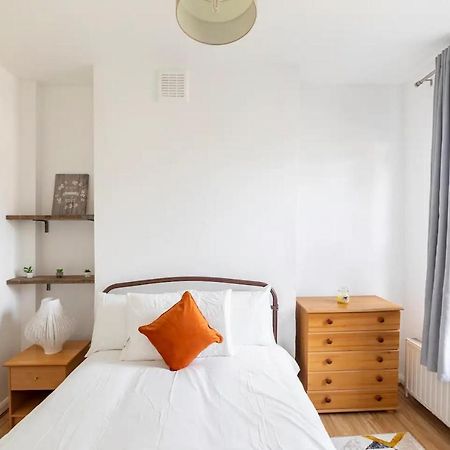 Large, Bright And Spacious 3 Bed Flat In Londra Esterno foto