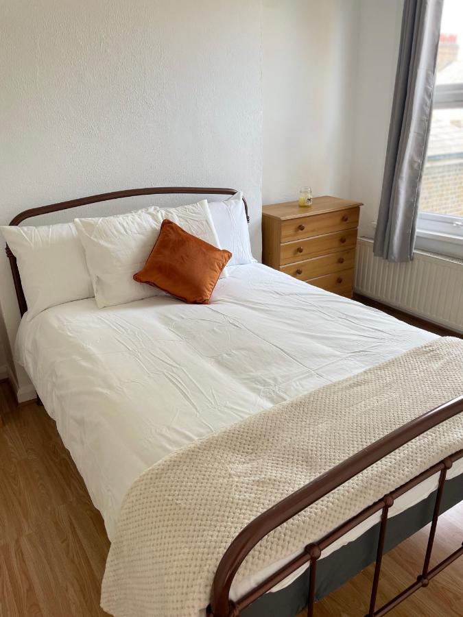 Large, Bright And Spacious 3 Bed Flat In Londra Esterno foto