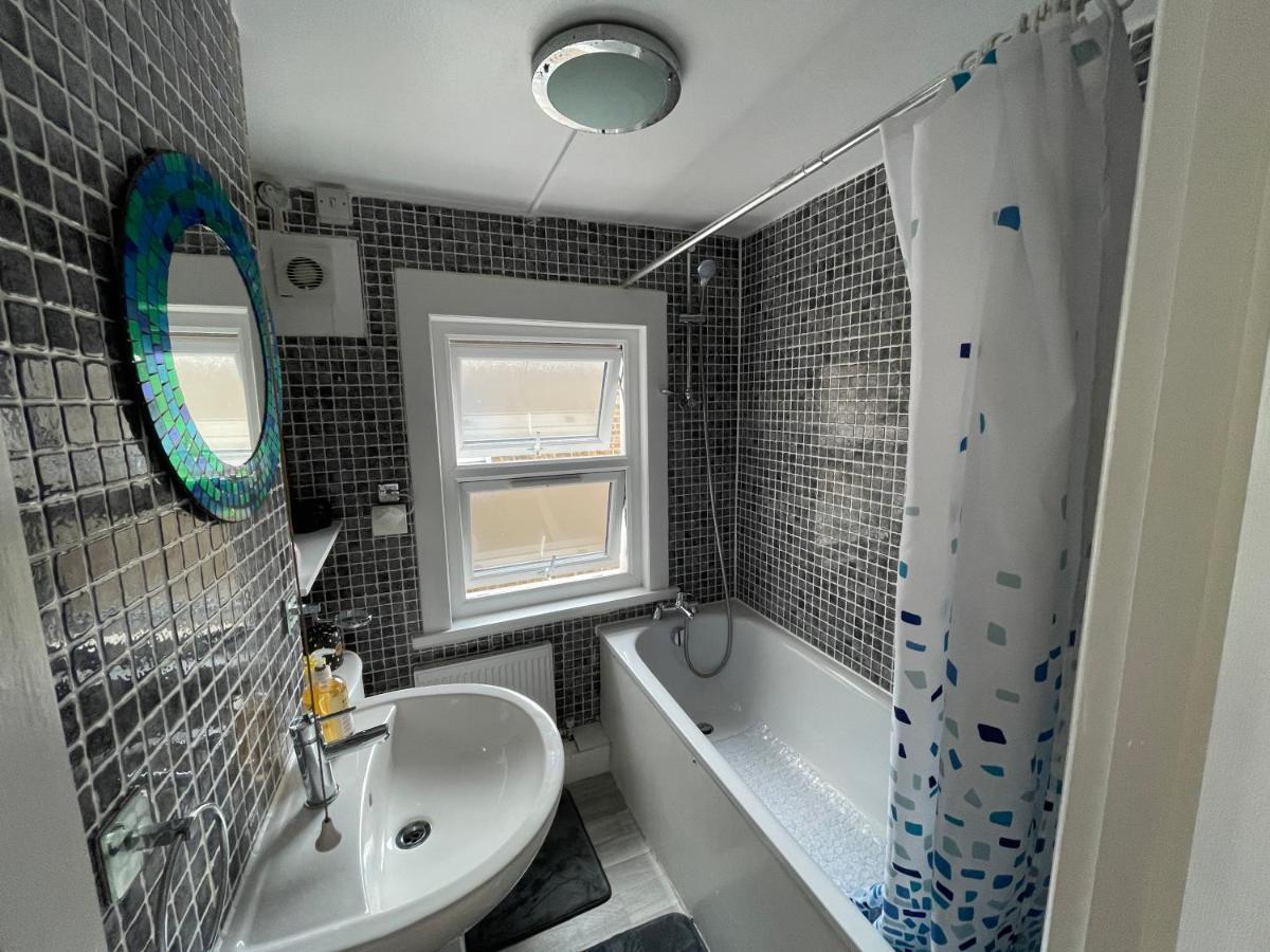 Large, Bright And Spacious 3 Bed Flat In Londra Esterno foto